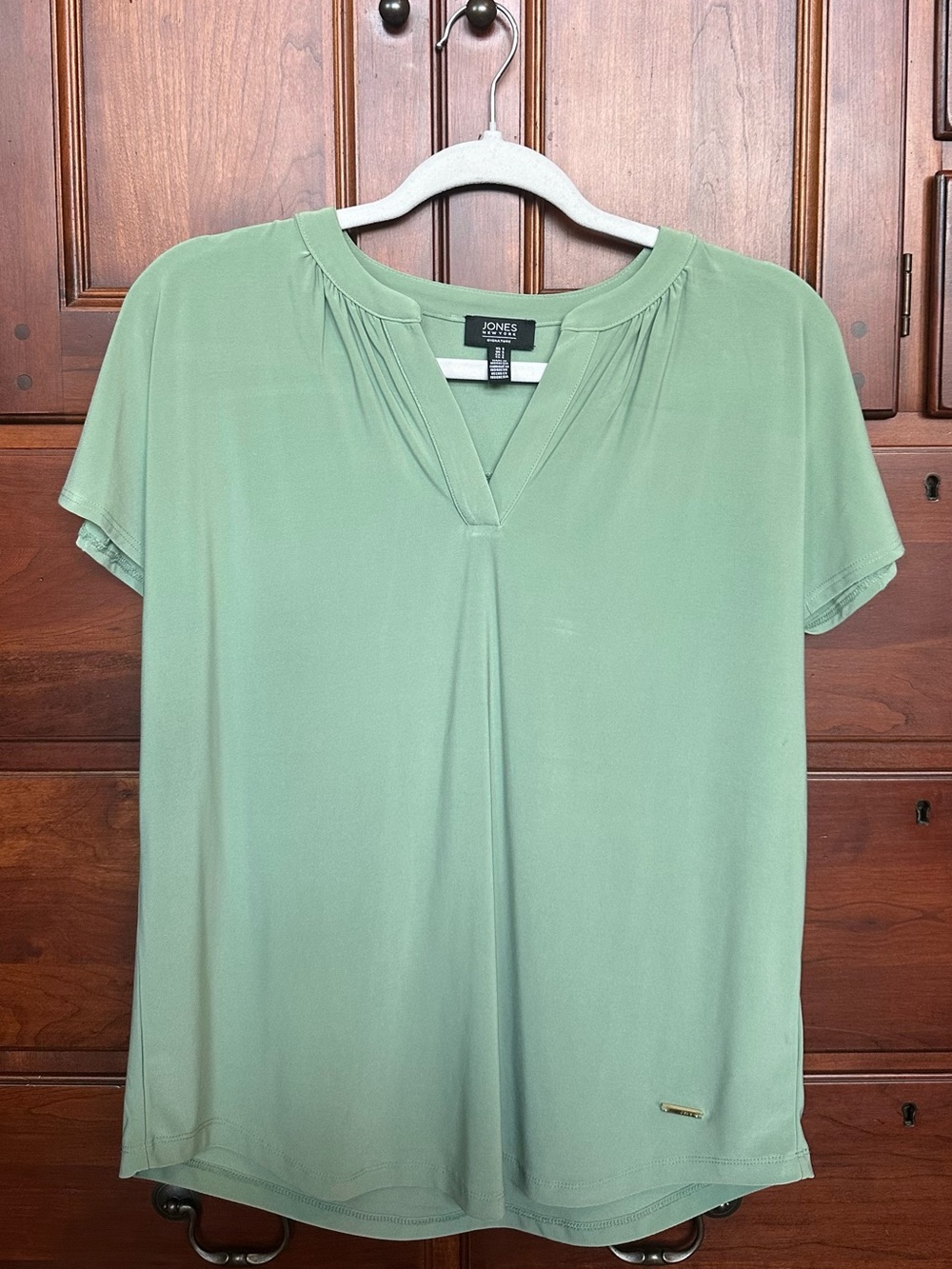 Jones New York Sage Green Short Sleeve V-Neck Blouse